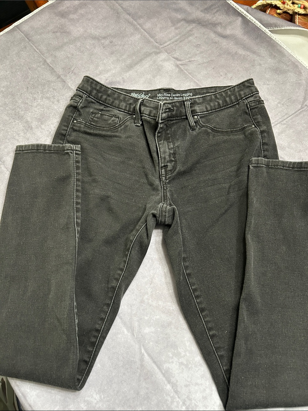 Mossimo Mid-Rise Black Denim Jeans - Size 6